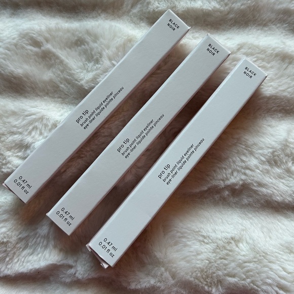 Glossier Pro Tip Brush Point Liquid Eyeliner Black 0.47ml, 3 Pieces - Picture 7 of 11